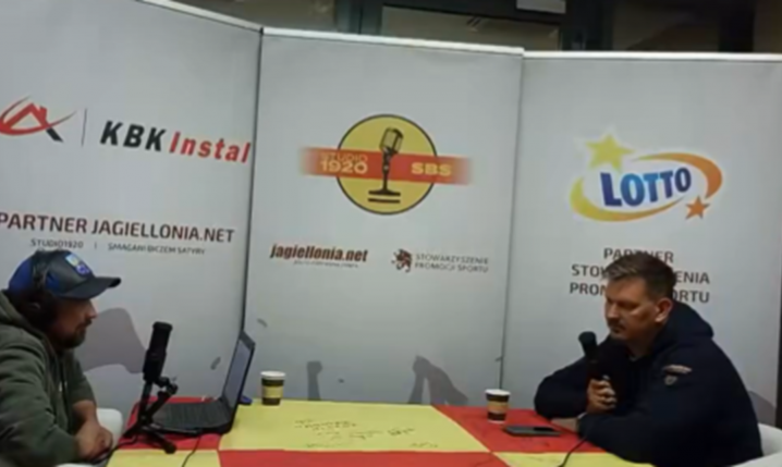 HIT! W Białymstoku PRZEŻYWAJĄ, że Marek Papszun podczas meczu z Jaga - Legia założył... xD [VIDEO]